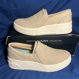 Dr. Scholls- Madison next, Oyster, 7.5 women QS